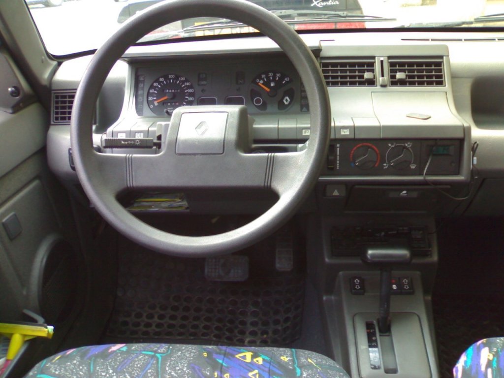 Interieur3.thumb.jpg.bb4519021500dbb973d9818e1252546b.jpg